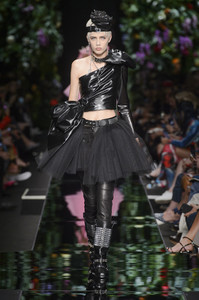 moschino-rs18-2443.thumb.jpg.bf1d8eaca204da1b9f1a42a766d6b1af.jpg