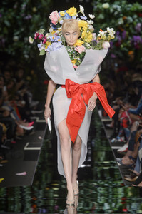 moschino-rs18-3166.thumb.jpg.08525f8d5b2472d7f72feacac5f8824a.jpg