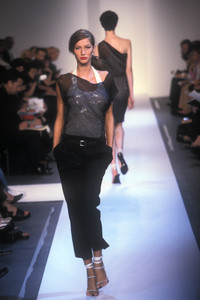 narciso-rodriguez-ss-2000-1.thumb.jpg.990a2b6967c9c90ff0ec9acd9cd8c11a.jpg