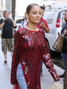 nicole-richie-leaves-today-tv-show-in-new-york-09-27-2017-4.jpg