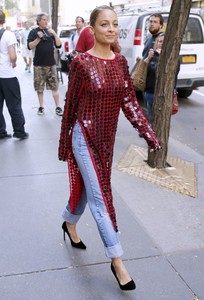 nicole-richie-leaves-today-tv-show-in-new-york-09-27-2017-6.jpg