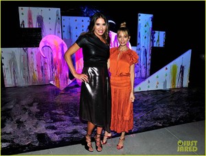 nicole-richie-says-daughter-harlow-is-a-hair-and-makeup-girl-02.jpg