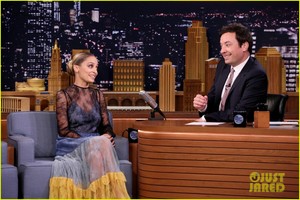 nicole-richie-talks-season-two-of-great-news-while-braiding-jimmy-fallons-hair-07.JPG