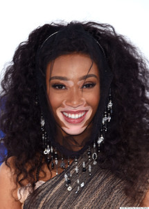 o-WINNIE-HARLOW-900.jpg