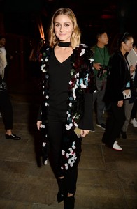 olivia-palermo-emporio-armani-show-in-london-09-17-2017-6.jpg