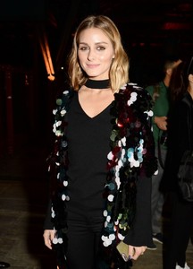 olivia-palermo-emporio-armani-show-in-london-09-17-2017-7.jpg