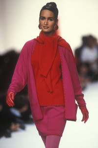 oscar-de-la-renta-fw-1991-1.thumb.jpg.28625cac1d57e0273712daa8cc464a57.jpg