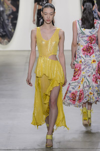 prabal-gurung-rs18-4969.thumb.jpg.84ee076db7d448c66e261410ea9fe10a.jpg