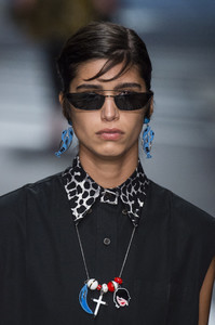 prada-clpa-rs18-2561.thumb.jpg.5dc74587db87336dcb69ea46c0a17b8f.jpg