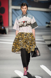 prada-rs18-2848.thumb.jpg.ec1cd33027c71b3a67d569c3d0223323.jpg