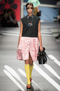 prada-rs18-2873.thumb.jpg.82ce8fa01d2f251929841413b6f31609.jpg