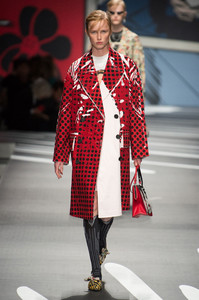prada-rs18-2979.thumb.jpg.70d2123c21b9fc1adc74d4a456bc520d.jpg