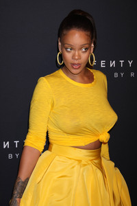 rihanna-goes-braless-at-quotfenty-beauty-by-rihannaquot-launch-new-york-fashion-week-9717-1.jpg