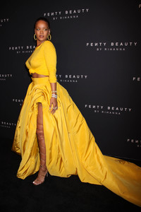 rihanna-goes-braless-at-quotfenty-beauty-by-rihannaquot-launch-new-york-fashion-week-9717-10.jpg