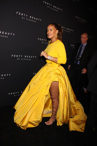 rihanna-goes-braless-at-quotfenty-beauty-by-rihannaquot-launch-new-york-fashion-week-9717-11.jpg