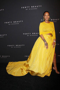 rihanna-goes-braless-at-quotfenty-beauty-by-rihannaquot-launch-new-york-fashion-week-9717-13.jpg