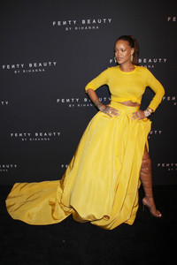 rihanna-goes-braless-at-quotfenty-beauty-by-rihannaquot-launch-new-york-fashion-week-9717-16.jpg