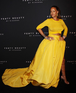 rihanna-goes-braless-at-quotfenty-beauty-by-rihannaquot-launch-new-york-fashion-week-9717-18.jpg