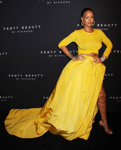 rihanna-goes-braless-at-quotfenty-beauty-by-rihannaquot-launch-new-york-fashion-week-9717-19.jpg