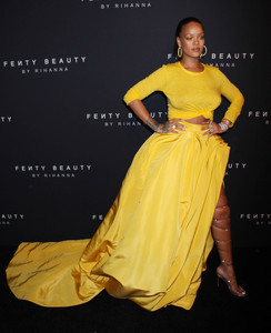 rihanna-goes-braless-at-quotfenty-beauty-by-rihannaquot-launch-new-york-fashion-week-9717-20.jpg