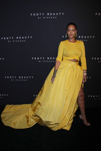 rihanna-goes-braless-at-quotfenty-beauty-by-rihannaquot-launch-new-york-fashion-week-9717-22.jpg