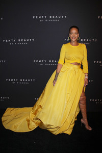 rihanna-goes-braless-at-quotfenty-beauty-by-rihannaquot-launch-new-york-fashion-week-9717-23.jpg