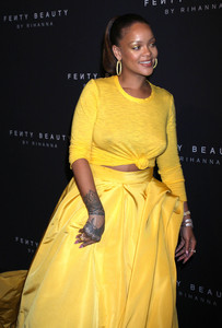 rihanna-goes-braless-at-quotfenty-beauty-by-rihannaquot-launch-new-york-fashion-week-9717-24.jpg