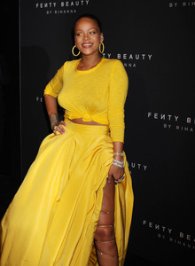 rihanna-goes-braless-at-quotfenty-beauty-by-rihannaquot-launch-new-york-fashion-week-9717-25.jpg