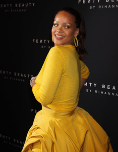 rihanna-goes-braless-at-quotfenty-beauty-by-rihannaquot-launch-new-york-fashion-week-9717-26.jpg