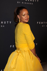 rihanna-goes-braless-at-quotfenty-beauty-by-rihannaquot-launch-new-york-fashion-week-9717-28.jpg