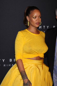 rihanna-goes-braless-at-quotfenty-beauty-by-rihannaquot-launch-new-york-fashion-week-9717-3.jpg