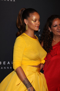 rihanna-goes-braless-at-quotfenty-beauty-by-rihannaquot-launch-new-york-fashion-week-9717-30.jpg