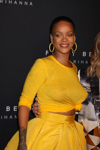 rihanna-goes-braless-at-quotfenty-beauty-by-rihannaquot-launch-new-york-fashion-week-9717-34.jpg