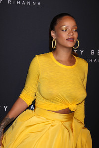 rihanna-goes-braless-at-quotfenty-beauty-by-rihannaquot-launch-new-york-fashion-week-9717-36.jpg