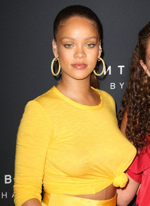 rihanna-goes-braless-at-quotfenty-beauty-by-rihannaquot-launch-new-york-fashion-week-9717-39.jpg