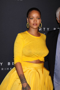 rihanna-goes-braless-at-quotfenty-beauty-by-rihannaquot-launch-new-york-fashion-week-9717-4.jpg