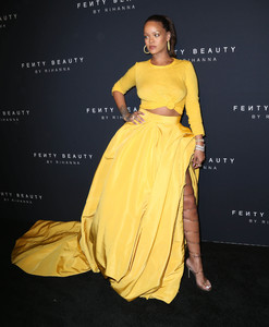 rihanna-goes-braless-at-quotfenty-beauty-by-rihannaquot-launch-new-york-fashion-week-9717-42.jpg