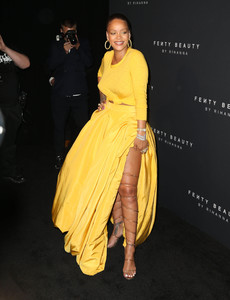 rihanna-goes-braless-at-quotfenty-beauty-by-rihannaquot-launch-new-york-fashion-week-9717-43.jpg