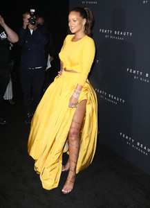 rihanna-goes-braless-at-quotfenty-beauty-by-rihannaquot-launch-new-york-fashion-week-9717-44.jpg