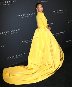 rihanna-goes-braless-at-quotfenty-beauty-by-rihannaquot-launch-new-york-fashion-week-9717-46.jpg