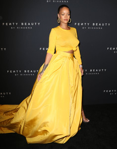 rihanna-goes-braless-at-quotfenty-beauty-by-rihannaquot-launch-new-york-fashion-week-9717-49.jpg