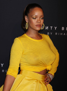 rihanna-goes-braless-at-quotfenty-beauty-by-rihannaquot-launch-new-york-fashion-week-9717-5.jpg