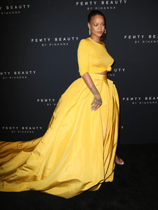 rihanna-goes-braless-at-quotfenty-beauty-by-rihannaquot-launch-new-york-fashion-week-9717-50.jpg