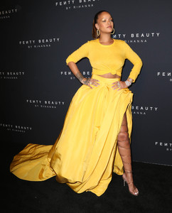 rihanna-goes-braless-at-quotfenty-beauty-by-rihannaquot-launch-new-york-fashion-week-9717-51.jpg