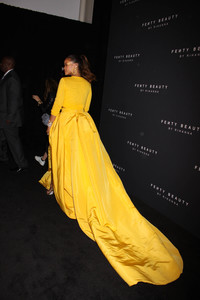 rihanna-goes-braless-at-quotfenty-beauty-by-rihannaquot-launch-new-york-fashion-week-9717-7.jpg