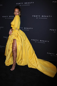 rihanna-goes-braless-at-quotfenty-beauty-by-rihannaquot-launch-new-york-fashion-week-9717-8.jpg