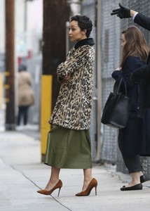 ruth-negga-arrives-at-jimmy-kimmel-live-in-hollywood-01-09-2017_11.jpg
