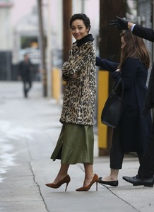 ruth-negga-arrives-at-jimmy-kimmel-live-in-hollywood-01-09-2017_8.jpg