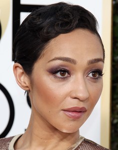 ruth-negga-golden-globe-awards-in-beverly-hills-01-08-2017-6.jpg