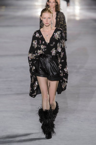 saint-laurent-rs18-1706.thumb.jpg.96ff63bb4eca7b4216268e81931a9bf0.jpg